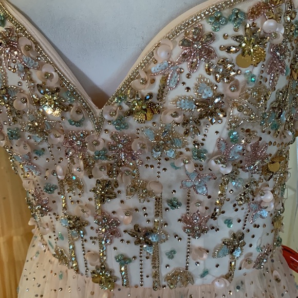 MAC DUGGAL
Cap Sleeve Embellished Tulle Gown - Picture 7 of 15